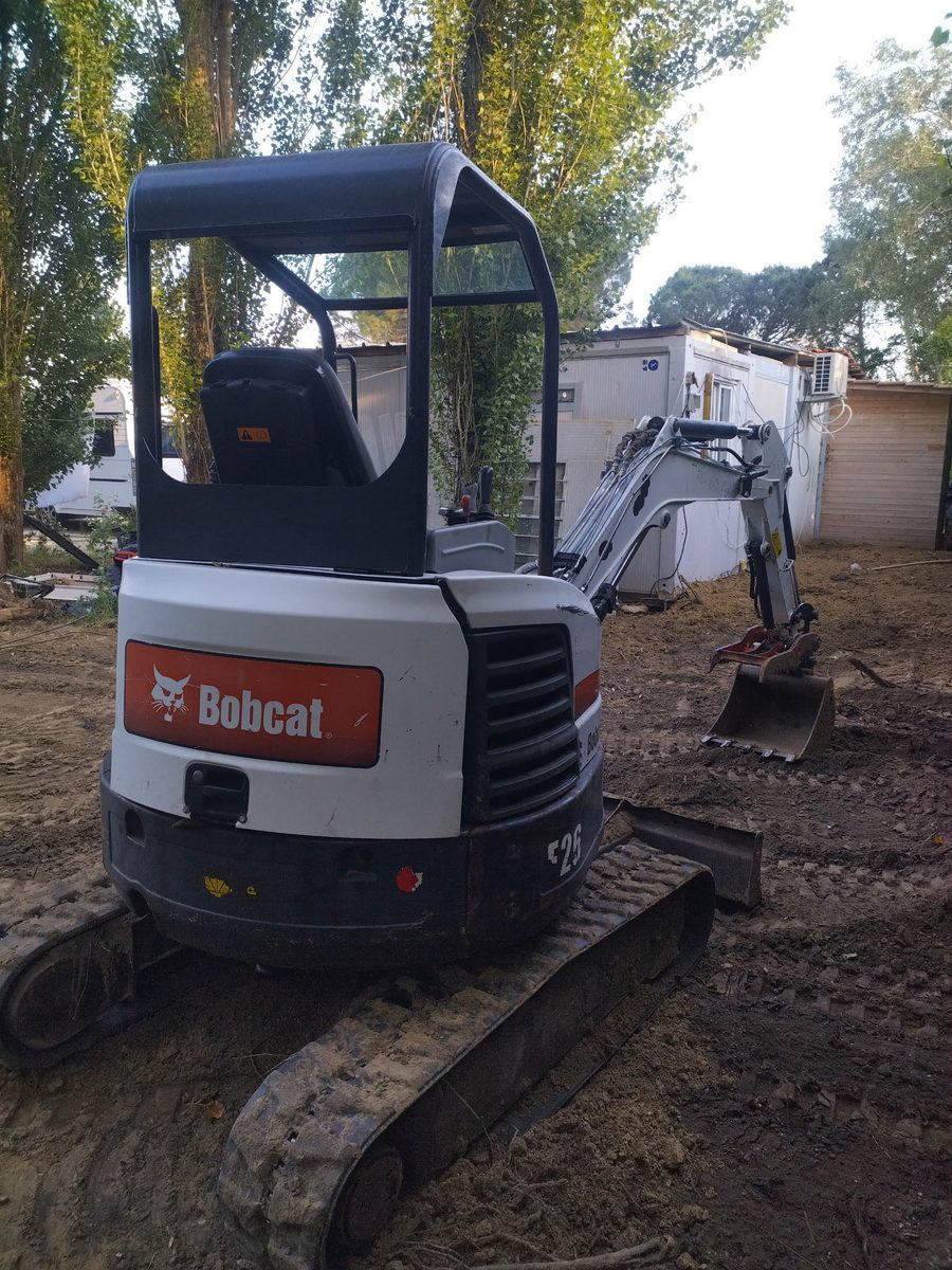 Dessouchage souches avec Bobcat en Drôme — Uhlmann Élagage 26
